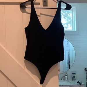 Leith V-Neck Bodysuit – Black, Size S